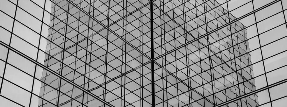 Hyperkonvergente Infrastrukturen erleichtern die Einführung und den Betrieb von Scale-out-Infrastrukturen, um den Nutzern Cloud- oder Cloud-ähnliche Services anbieten zu können. Hyperkonvergente Infrastrukturen erleichtern die Einführung und den Betrieb von Scale-out-Infrastrukturen, um den Nutzern Cloud- oder Cloud-ähnliche Services anbieten zu können.