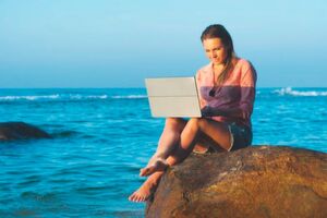 Arbeit verschmilzt mit Freizeit – aus Workaholic wird Work-Life-Balance. Arbeit verschmilzt mit Freizeit – aus Workaholic wird Work-Life-Balance.