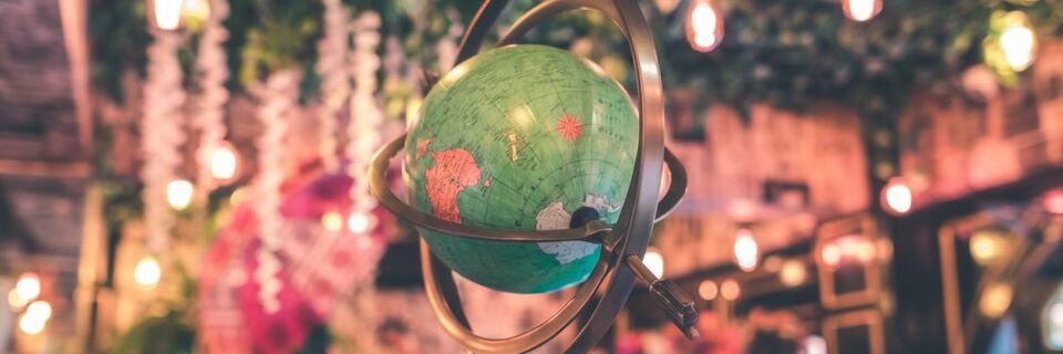 Die Internationalisierung nimmt stetig zu, das heißt Projektbeteiligte sitzen oft global verteilt. Um die steigende Komplexität der Prozesse zu bewältigen, ist die Digitalisierung ein wichtiger Schritt. Die Internationalisierung nimmt stetig zu, das heißt Projektbeteiligte sitzen oft global verteilt. Um die steigende Komplexität der Prozesse zu bewältigen, ist die Digitalisierung ein wichtiger Schritt.