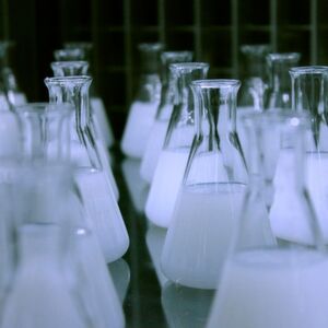 Methanol ist ein wichtiger Rohstoff für viele Wertschöpfungsketten. Methanol ist ein wichtiger Rohstoff für viele Wertschöpfungsketten.