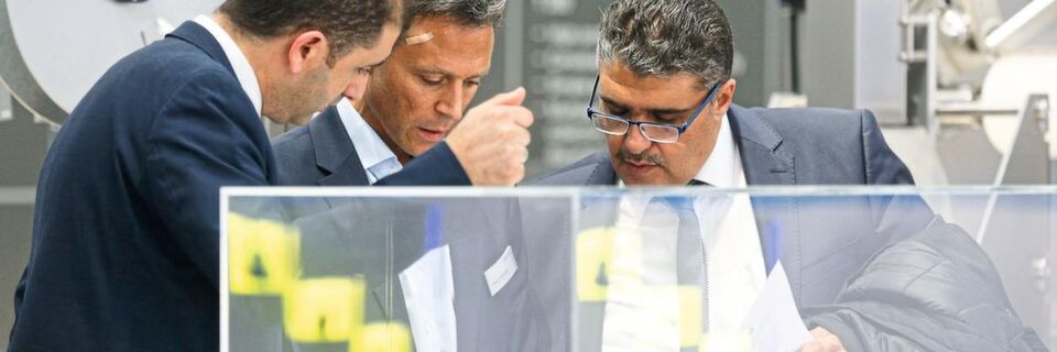 Hinschauen, zuhören und diskutieren. An den Ständen der rund 800 Aussteller auf der Compamed 2018 gibt es viel zu entdecken und zu besprechen. Hinschauen, zuhören und diskutieren. An den Ständen der rund 800 Aussteller auf der Compamed 2018 gibt es viel zu entdecken und zu besprechen.