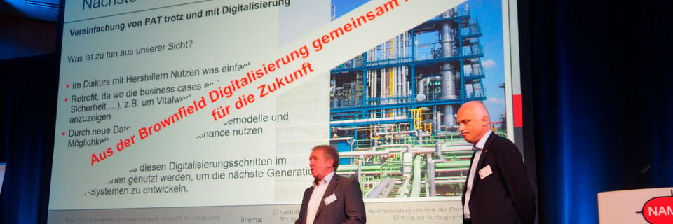 Die Digitalisierung als Chance begreifen, insbesondere aus der Digitalisierung von Brownfieldanlagen, das war Inhalt des Vortrags von Frank Grümbel (Lanxess) und Ulrich Schünemann (BASF). Die Digitalisierung als Chance begreifen, insbesondere aus der Digitalisierung von Brownfieldanlagen, das war Inhalt des Vortrags von Frank Grümbel (Lanxess) und Ulrich Schünemann (BASF).