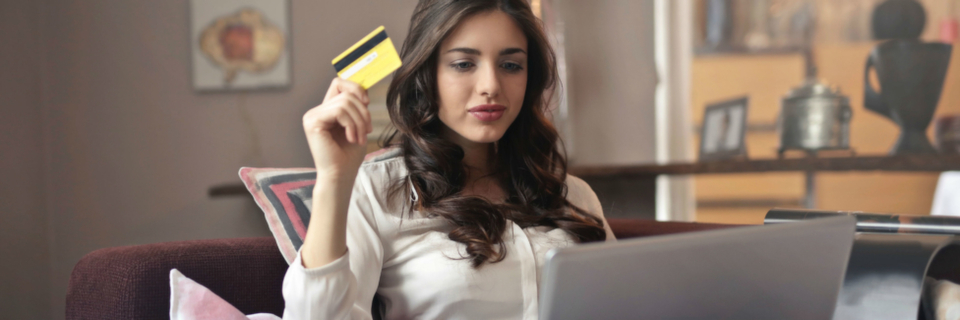 Da viele Kunden heute permanent online sind, müssen Unternehmen jederzeit über alle Kanäle hinweg mit dem Kunden interagieren. Da viele Kunden heute permanent online sind, müssen Unternehmen jederzeit über alle Kanäle hinweg mit dem Kunden interagieren.