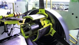 Eine Bandanlage in Kurzbauform mit angetriebenem Haspel SMO 3000 von Millutensil für Coilgewichte bis 3000 kg und eine maximale Bandbreite von 600 mm, hier bei der Wilhelm Flender GmbH & Co. KG. Eine Bandanlage in Kurzbauform mit angetriebenem Haspel SMO 3000 von Millutensil für Coilgewichte bis 3000 kg und eine maximale Bandbreite von 600 mm, hier bei der Wilhelm Flender GmbH & Co. KG.