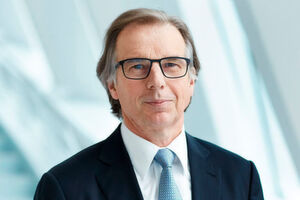 Klaus Entenmann, Vorstandsvorsitzender bei Daimler Financial Services, tritt im Dezember 2019 in den Ruhestand. Klaus Entenmann, Vorstandsvorsitzender bei Daimler Financial Services, tritt im Dezember 2019 in den Ruhestand.