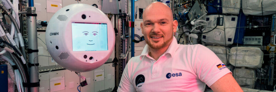 Die Künstliche Intelligenz Cimon agierte 90 Minuten lang erfolgreich mit dem deutschen ESA-Astronauten Alexander Gerst auf der ISS. Die Künstliche Intelligenz Cimon agierte 90 Minuten lang erfolgreich mit dem deutschen ESA-Astronauten Alexander Gerst auf der ISS.