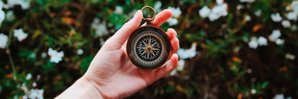 Ziel der Positionierung ist es, sich klar gegenüber den Wettbewerbern zu differenzieren und abzuheben. Ziel der Positionierung ist es, sich klar gegenüber den Wettbewerbern zu differenzieren und abzuheben.