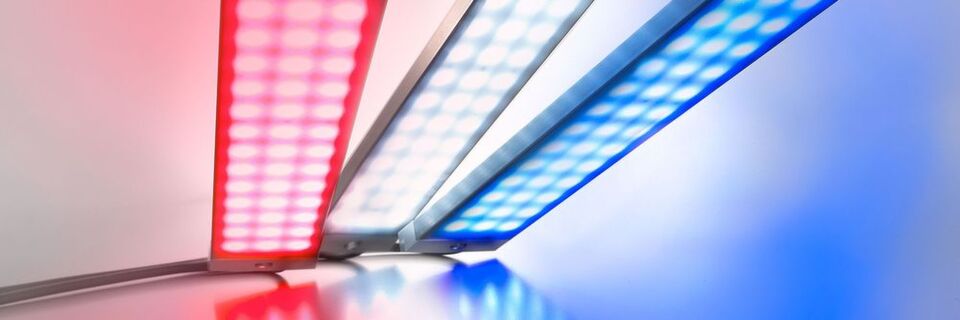 Mit zahlreichen Varianten bietet das LED-Leuchtenprogramm WIL von Weidmüller für jeden industriellen Einsatz eine passende Lösung. Mit zahlreichen Varianten bietet das LED-Leuchtenprogramm WIL von Weidmüller für jeden industriellen Einsatz eine passende Lösung.