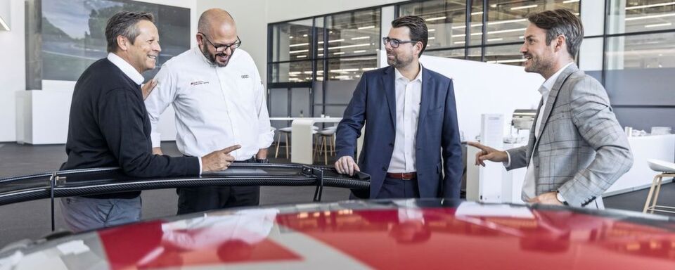 Von links: Michael-Julius Renz, Präsident Audi Sales Division China und Geschäftsführer Audi Sport, Chris Reinke, Leiter Kundensport, Oliver Hoffmann, technischer Geschäftsführer Audi Sport und Christian Otto, stellvertretender Chefredakteur der »Automobil Industrie«. Von links: Michael-Julius Renz, Präsident Audi Sales Division China und Geschäftsführer Audi Sport, Chris Reinke, Leiter Kundensport, Oliver Hoffmann, technischer Geschäftsführer Audi Sport und Christian Otto, stellvertretender Chefredakteur der »Automobil Industrie«.