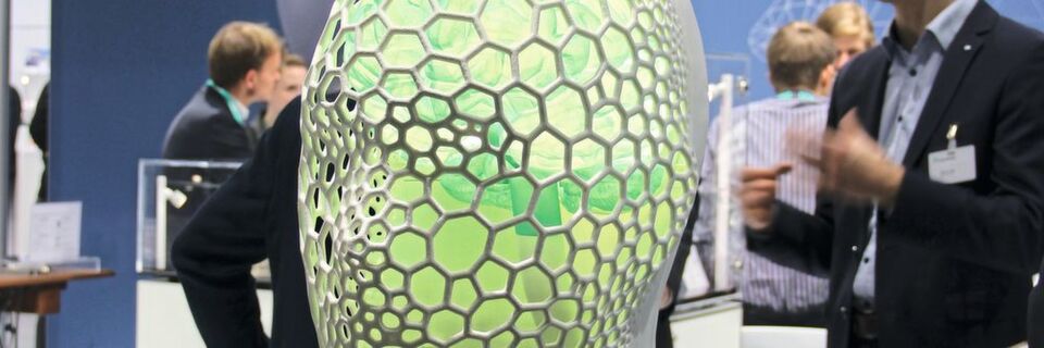 Das Fraunhofer IAPT zog Besucher mit dieser Büste an seinen Formnext-Stand. Das Fraunhofer IAPT zog Besucher mit dieser Büste an seinen Formnext-Stand.