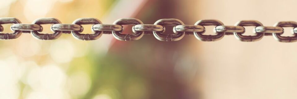 Eine Blockchain ist eine kontinuierlich erweiterbare Liste von Datensätzen,welche mittels kryptographischer Verfahren miteinander verkettet sind. Eine Blockchain ist eine kontinuierlich erweiterbare Liste von Datensätzen,welche mittels kryptographischer Verfahren miteinander verkettet sind.