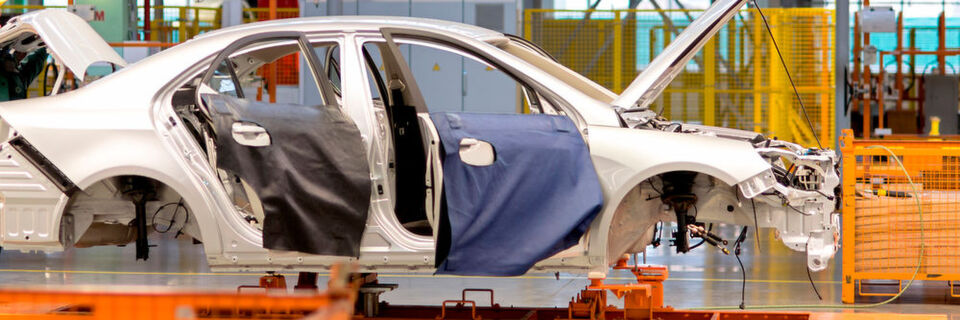 Seinen Ursprung hat das Just-in-time-Verfahren in der Automobillogistik. Dort wird es nach wie vor mit großem Erfolg umgesetzt. Seinen Ursprung hat das Just-in-time-Verfahren in der Automobillogistik. Dort wird es nach wie vor mit großem Erfolg umgesetzt.