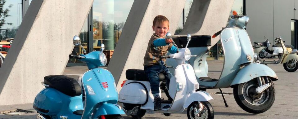 Der Hersteller verspricht dabei ultimativen Fahrspaß für alle kleinen Roller-Fans ab drei Jahren. Der Hersteller verspricht dabei ultimativen Fahrspaß für alle kleinen Roller-Fans ab drei Jahren.