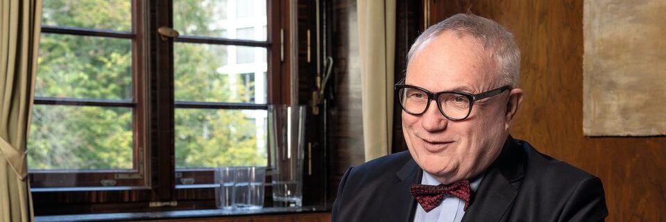 Bremens CIO Henning Lühr erläutert die Ziele, die mit dem Kolloquium verfolgt werden, gegenüber eGovernment Computing Bremens CIO Henning Lühr erläutert die Ziele, die mit dem Kolloquium verfolgt werden, gegenüber eGovernment Computing