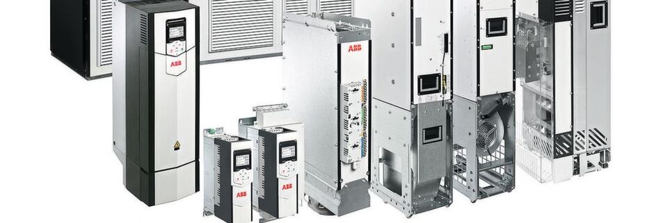 Durch die flexible Programmierung und Konnektivität mit allen Motoren und Steuerungen eignet sich der Frequenzumrichter ACS880 zahlreiche Anwendungen, beispielsweise in Regalbediengeräten, Metallpressen, oder Drehtischen. Durch die flexible Programmierung und Konnektivität mit allen Motoren und Steuerungen eignet sich der Frequenzumrichter ACS880 zahlreiche Anwendungen, beispielsweise in Regalbediengeräten, Metallpressen, oder Drehtischen.