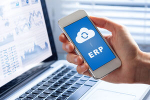 ERP Systeme gibt es aus der Cloud als Software-as-a-Service-Lösung oder auch als hybride Lösung. Hier sind ausgewählte Teilsysteme auch aus der Cloud zugänglich, während das System lokal im Unternehmen verortet ist. ERP Systeme gibt es aus der Cloud als Software-as-a-Service-Lösung oder auch als hybride Lösung. Hier sind ausgewählte Teilsysteme auch aus der Cloud zugänglich, während das System lokal im Unternehmen verortet ist.