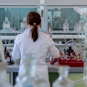 Mit dem Ziel, ein neuartiges Bioraffinerie-Verfahren zur Erzeugung von essentiellen Plattformchemikalien zu etablieren, leistet das Konstanzer Projekt einen Beitrag zur Grundlagenforschung. Mit dem Ziel, ein neuartiges Bioraffinerie-Verfahren zur Erzeugung von essentiellen Plattformchemikalien zu etablieren, leistet das Konstanzer Projekt einen Beitrag zur Grundlagenforschung.