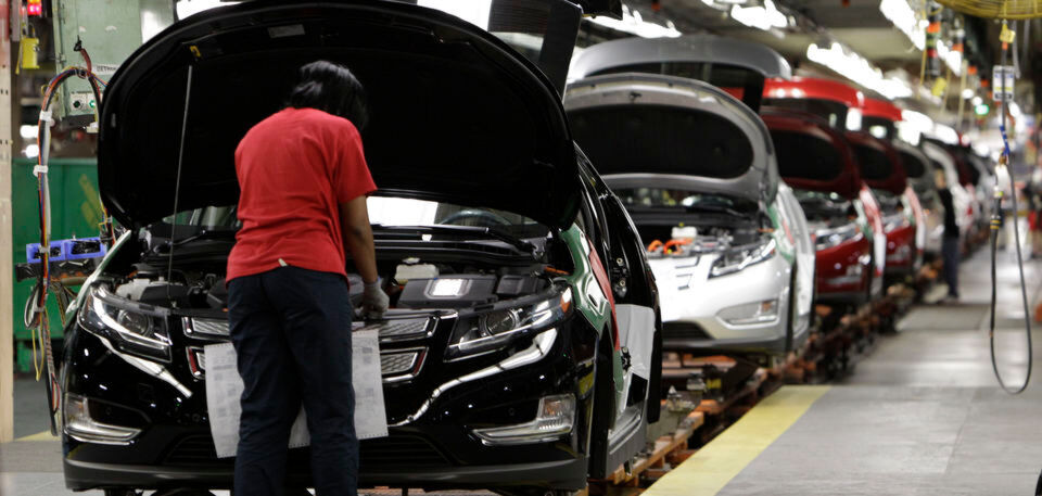 Der größte US-Autobauer General Motors (GM) hat ein großes Sparprogramm mit massivem Personalabbau und erheblichen Produktionskürzungen angekündigt. Der größte US-Autobauer General Motors (GM) hat ein großes Sparprogramm mit massivem Personalabbau und erheblichen Produktionskürzungen angekündigt.