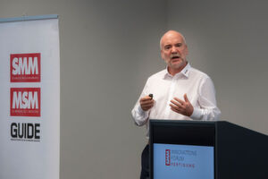 Dr. Eike Jung, Open Mind, demonstrierte wie mit der CAD/CAM-Lösung Hypermillvon Open Mind, Maschinen effizienter genutzt werden können. Dr. Eike Jung, Open Mind, demonstrierte wie mit der CAD/CAM-Lösung Hypermillvon Open Mind, Maschinen effizienter genutzt werden können.