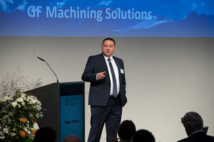 Holger Erhardt, GF Machining Solutions, demonstrierte wie durch Industrie 4.0 die Lebensdauer einer Hochleistungsmotorspindel erhöht werden kann. Holger Erhardt, GF Machining Solutions, demonstrierte wie durch Industrie 4.0 die Lebensdauer einer Hochleistungsmotorspindel erhöht werden kann.