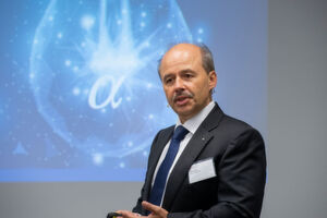 Michael Finkler Proalpha Schweiz AG, liess die Zuschauer an seinem enormen Erfahrungsschatz als teilhaben. Er zeigte auf wie sich die Geschäfsmodelle von Hardware zu Serviceplattformen entwickelt haben. Eine Entwicklung die auch die Industrie herausfordern wird. Michael Finkler Proalpha Schweiz AG, liess die Zuschauer an seinem enormen Erfahrungsschatz als teilhaben. Er zeigte auf wie sich die Geschäfsmodelle von Hardware zu Serviceplattformen entwickelt haben. Eine Entwicklung die auch die Industrie herausfordern wird.
