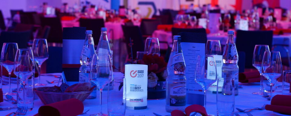 Einer der Höhepunkte der Händlergala »bike und business« ist die Verleihung der „Best Brands“. 2018 fand sie am Abend des 29. November statt. Einer der Höhepunkte der Händlergala »bike und business« ist die Verleihung der „Best Brands“. 2018 fand sie am Abend des 29. November statt.