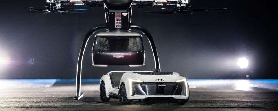 Das Flugtaxi-Konzept „Pop.Up Next“ soll ein selbstfahrendes Elektroauto mit einer Passagierdrohne kombinieren. Das Flugtaxi-Konzept „Pop.Up Next“ soll ein selbstfahrendes Elektroauto mit einer Passagierdrohne kombinieren.