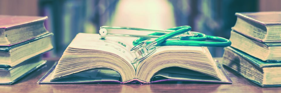 Vor allem für kleine und mittlere Medizintechnikunternehmen ist die MDR noch ein Buch mit sieben Siegeln. Doch das Ende der Übergangsfrist naht. Es ist dringend geboten, sich mit den neuen Anforderungen auseinanderzusetzen. Vor allem für kleine und mittlere Medizintechnikunternehmen ist die MDR noch ein Buch mit sieben Siegeln. Doch das Ende der Übergangsfrist naht. Es ist dringend geboten, sich mit den neuen Anforderungen auseinanderzusetzen.