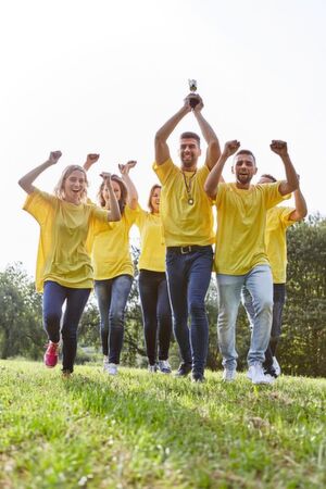 „Deutschlands beste Ausbilder“ legen laut Befragung Wert auf Team-Events. Auch die Teilnahme an Azubiwettbewerben (41 %) wird in einigen Betrieben unterstützt. „Deutschlands beste Ausbilder“ legen laut Befragung Wert auf Team-Events. Auch die Teilnahme an Azubiwettbewerben (41 %) wird in einigen Betrieben unterstützt.