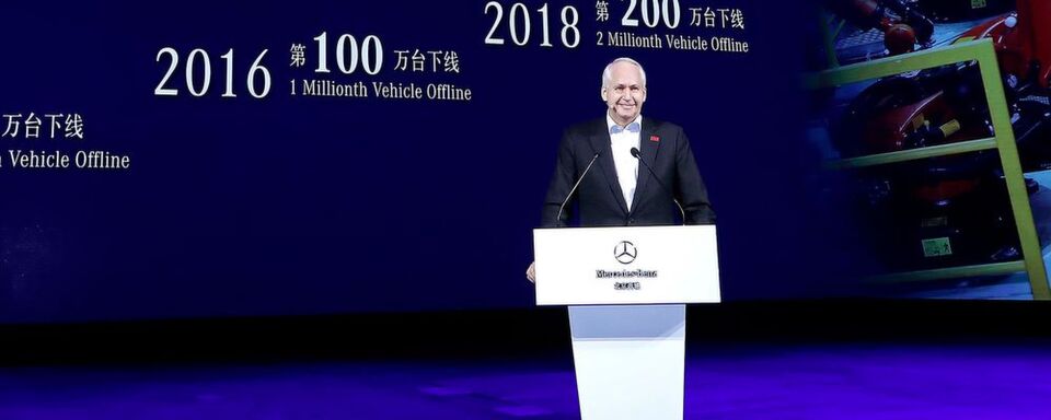 Daimlers China-Vorstand Hubertus Troska. „Wir sind weiterhin absolut positiv, was den chinesischen Markt betrifft“, sagte der Manager am Dienstag (28.11.) bei einem Pressegespräch. Daimlers China-Vorstand Hubertus Troska. „Wir sind weiterhin absolut positiv, was den chinesischen Markt betrifft“, sagte der Manager am Dienstag (28.11.) bei einem Pressegespräch.