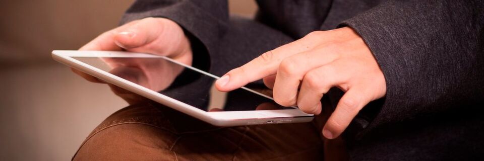 Große Smartphones sind mittlerweile beliebter als Tablets. Große Smartphones sind mittlerweile beliebter als Tablets.