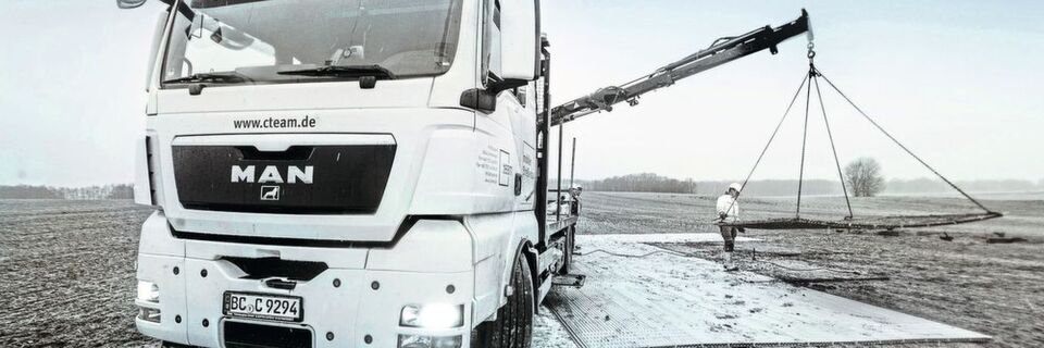 Lkw auf einer Mobilstraße: Cteam zieht Stromleitungen durch Deutschland und hat seine Disposition durch Digitalisierung effizienter gemacht. Lkw auf einer Mobilstraße: Cteam zieht Stromleitungen durch Deutschland und hat seine Disposition durch Digitalisierung effizienter gemacht.
