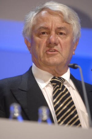 SAP-Gründer Hasso Plattner ist der geistige Vater der In-Memory-Datenbank „SAP HANA“, welche die Grundlage für „SAP S/4HANA“ darstellt. SAP-Gründer Hasso Plattner ist der geistige Vater der In-Memory-Datenbank „SAP HANA“, welche die Grundlage für „SAP S/4HANA“ darstellt.