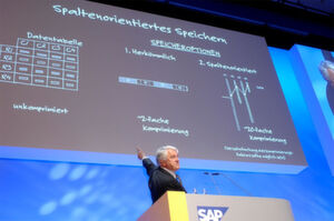 Spaltenorientiertes Speichern komprimiert in der In-Memory-Datenbank „SAP HANA“ die Daten und beschleunigt die Verarbeitung, wie SAP-Gründer Hasso Plattner eräutert. Spaltenorientiertes Speichern komprimiert in der In-Memory-Datenbank „SAP HANA“ die Daten und beschleunigt die Verarbeitung, wie SAP-Gründer Hasso Plattner eräutert.