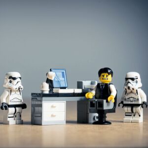 Nicht jeder Kollege aus dem Büro ist beliebt. Nicht jeder Kollege aus dem Büro ist beliebt.