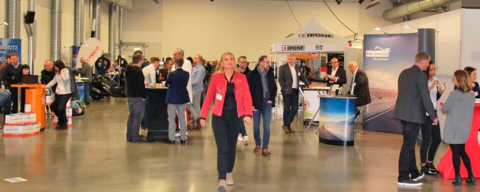 Endgültig zu d e r B2B-Branchenplattform für Zweiradprofis aufgestiegen: die Fachtagung »bike und business« 2018 in Würzburg. Endgültig zu d e r B2B-Branchenplattform für Zweiradprofis aufgestiegen: die Fachtagung »bike und business« 2018 in Würzburg.
