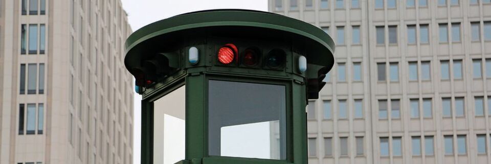 Die erste Ampel Deutschlands regelte ab 1924 den Verkehr am Knotenpunkt Potsdamer Platz. Die erste Ampel Deutschlands regelte ab 1924 den Verkehr am Knotenpunkt Potsdamer Platz.