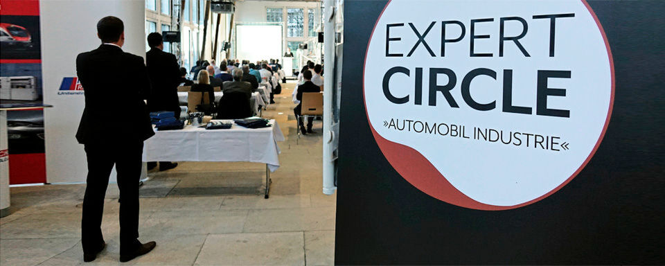 Wie lassen sich leichte Materialien wie CFK und GFK zerspanen? Und was tun mit den dabei entstehenden Stäuben? Beim Fachseminar „Zerspanung hybrider Leichtbauwerkstoffe“ beantworteten Branchenexperten die Fragen. Wie lassen sich leichte Materialien wie CFK und GFK zerspanen? Und was tun mit den dabei entstehenden Stäuben? Beim Fachseminar „Zerspanung hybrider Leichtbauwerkstoffe“ beantworteten Branchenexperten die Fragen.