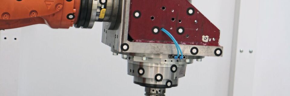 Auf dem Technologietag „Zerspanen mit Robotern“ diskutieren Industrie und Forschung im Zweijahresrhythmus über die Entwicklung auf diesem Gebiet. Auf dem Technologietag „Zerspanen mit Robotern“ diskutieren Industrie und Forschung im Zweijahresrhythmus über die Entwicklung auf diesem Gebiet.