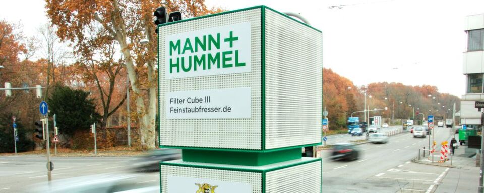 Die Filtersäulen bestehen aus jeweils drei würfelförmigen Filtereinheiten (Cubes). Die Filtersäulen bestehen aus jeweils drei würfelförmigen Filtereinheiten (Cubes).