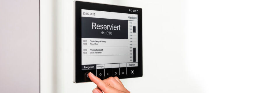 Mit den kabellosen Displays von Roomz soll die Raumbuchung einfacher und effizienter gestaltet werden. Mit den kabellosen Displays von Roomz soll die Raumbuchung einfacher und effizienter gestaltet werden.