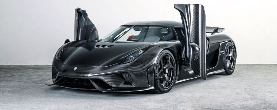 Koenigsegg hat einen Regera gebaut, der eine Karosserie aus unverkleidetem Carbon trägt. Koenigsegg hat einen Regera gebaut, der eine Karosserie aus unverkleidetem Carbon trägt.