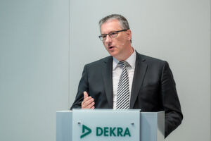 Dekra-Chef Stefan Kölbl: „Nach 15 Jahren ununterbrochenen Wachstums ermöglicht uns die neue Unternehmensaufstellung, dass wir unseren Auftrag rund um die Sicherheit auch in Zukunft erfüllen können und nachhaltig wachsen werden.“ Dekra-Chef Stefan Kölbl: „Nach 15 Jahren ununterbrochenen Wachstums ermöglicht uns die neue Unternehmensaufstellung, dass wir unseren Auftrag rund um die Sicherheit auch in Zukunft erfüllen können und nachhaltig wachsen werden.“