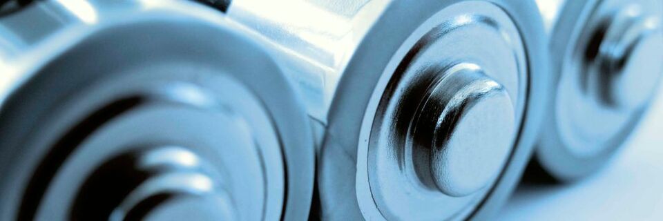 Lithium-Ionen-Akkus gibt es in vielen verschiedenen Ausführungen – welche jeweils die passende ist, erklären wir im Artikel. Lithium-Ionen-Akkus gibt es in vielen verschiedenen Ausführungen – welche jeweils die passende ist, erklären wir im Artikel.