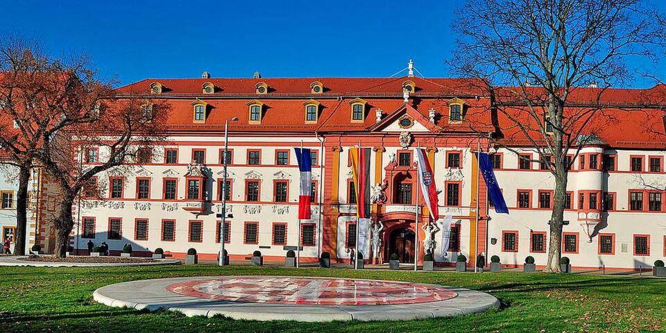 Thüringens Landesregierung, im Bild die Staatskanzlei, will die Zusammenarbeit mit den Kommunen vorantreiben Thüringens Landesregierung, im Bild die Staatskanzlei, will die Zusammenarbeit mit den Kommunen vorantreiben