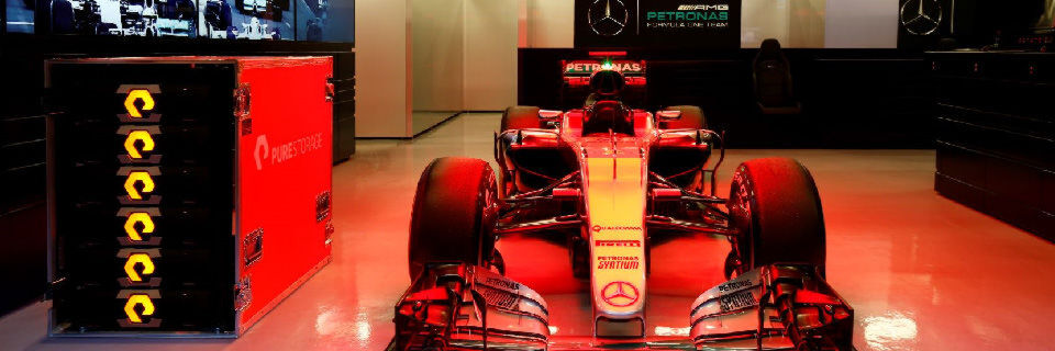 Das Mercedes AMG Petronas Team hat in der Formel 1 Sieg an Sieg gereiht und zuletzt wieder einmal Lewis Hamilton zum Fahrerweltmeister gemacht. Das Mercedes AMG Petronas Team hat in der Formel 1 Sieg an Sieg gereiht und zuletzt wieder einmal Lewis Hamilton zum Fahrerweltmeister gemacht.