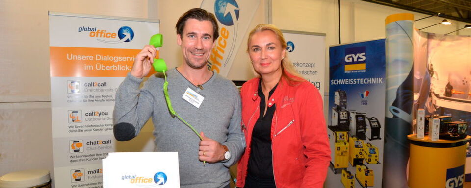 Cathleen Finke und Francesco Crisafulli auf ihrem Stand auf der Fachtagung »bike und business«. Cathleen Finke und Francesco Crisafulli auf ihrem Stand auf der Fachtagung »bike und business«.