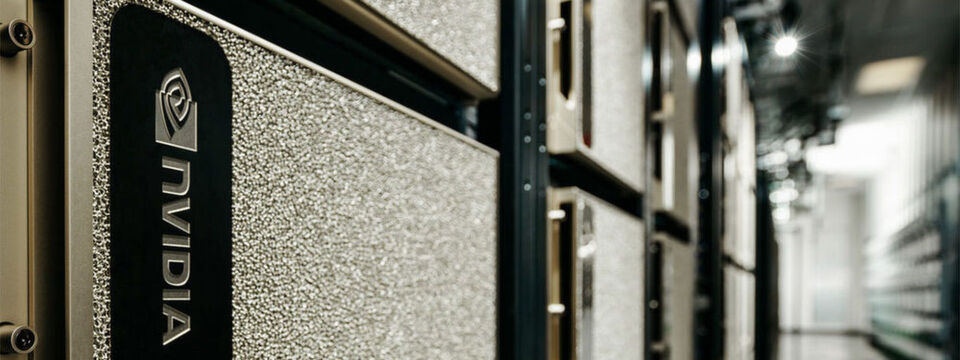 Die neue Benchark-Suite „MLPerf“ liefert Performance-kennzahlen für eine ganze Reihe von Deep-Learning-Workloads. Für die Nvidia-Tests setzten die Ingenieure auf DGX-Systeme mit „V100 Tensor Core“ GPUs. Die neue Benchark-Suite „MLPerf“ liefert Performance-kennzahlen für eine ganze Reihe von Deep-Learning-Workloads. Für die Nvidia-Tests setzten die Ingenieure auf DGX-Systeme mit „V100 Tensor Core“ GPUs.