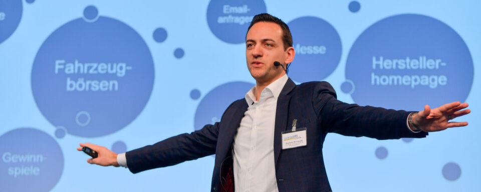 Daniele Moranelli, Santander Consumer Bank: „Zeit, die der Händler nicht hat – hilft uns die Digitalisierung wirklich?“ Daniele Moranelli, Santander Consumer Bank: „Zeit, die der Händler nicht hat – hilft uns die Digitalisierung wirklich?“