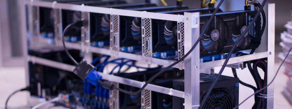 Wenn sie eigenen Mining-Rigs nicht ausreichen, greifen Kriminelle für das Mining auch auf die Ressourcen anderer zu. Die Betroffenen merken es manchmal nicht einmal. Wenn sie eigenen Mining-Rigs nicht ausreichen, greifen Kriminelle für das Mining auch auf die Ressourcen anderer zu. Die Betroffenen merken es manchmal nicht einmal.